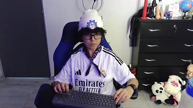 thomascooper7 online show from 04/15/26, 07:40