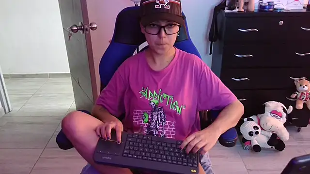 thomascooper7 online show from 12/15/25, 06:25