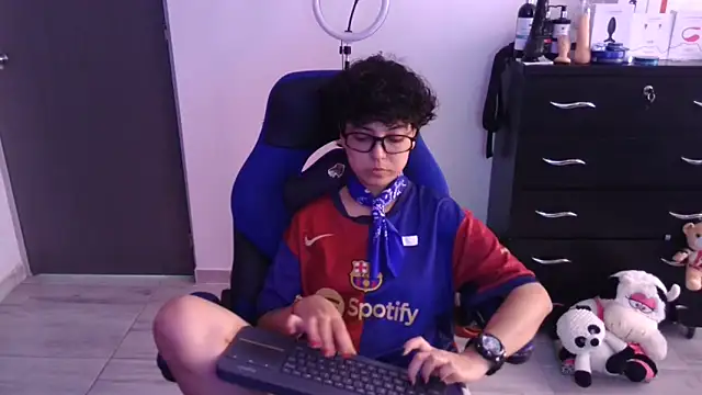 Snapshot of thomascooper7 chatting on 02/12/26, 06:51 thomascooper7 online show from 02/12/26, 06:51