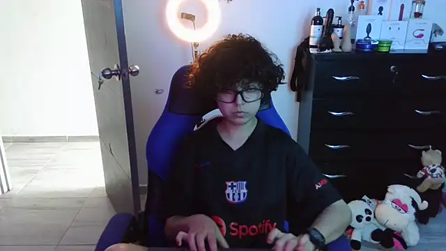 thomascooper7 online show from 10/21/25, 06:51