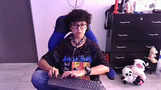 Snapshot of thomascooper7 chatting on 02/28/26, 04:06 thomascooper7 online show from 02/28/26, 04:06