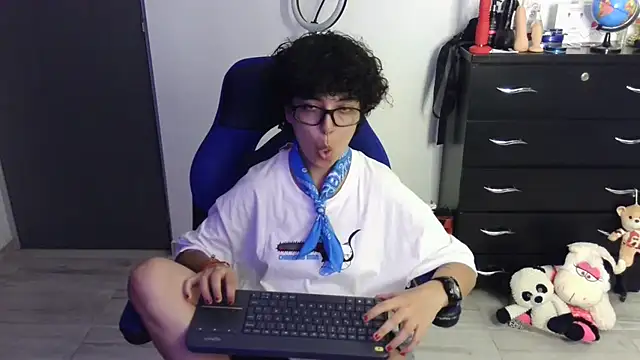 thomascooper7 online show from 04/04/26, 11:11