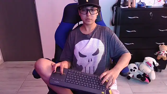 thomascooper7 online show from 12/18/25, 07:07