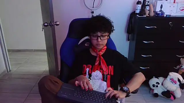 Snapshot of thomascooper7 chatting on 02/13/26, 06:19 thomascooper7 online show from 02/13/26, 06:19