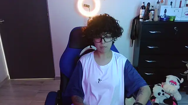 thomascooper7 online show from 10/13/25, 07:26