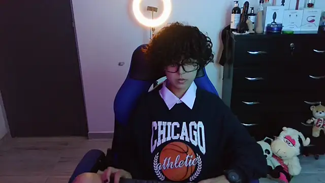 thomascooper7 online show from 10/24/25, 08:08