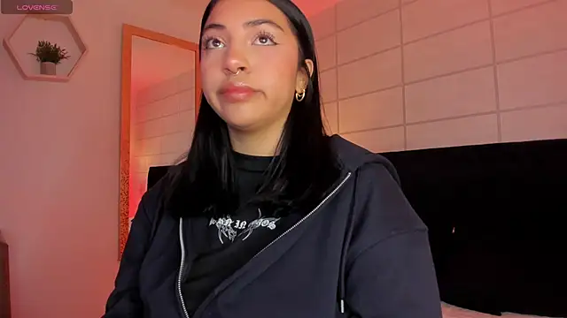 Snapshot of Christine_Laam chatting on 12/05/25, 12:04 Christine Laam online show from 12/05/25, 12:04