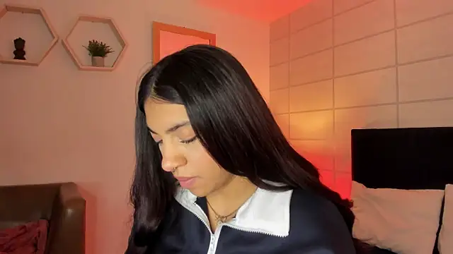 Snapshot of Christine_Laam chatting on 11/03/25, 12:09 Christine Laam online show from 11/03/25, 12:09