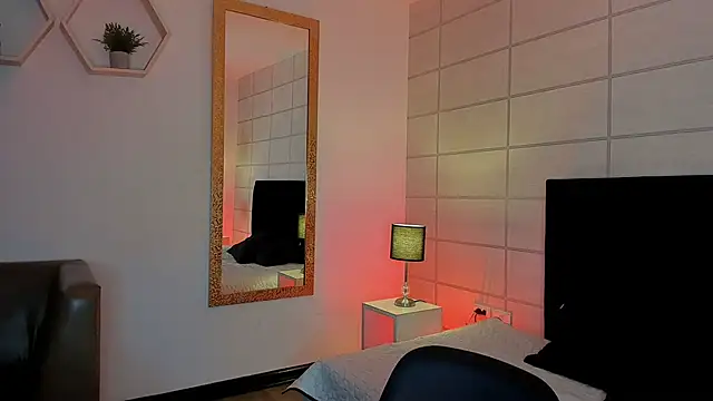 Snapshot of Christine_Laam chatting on 12/03/25, 12:59 Christine Laam online show from 12/03/25, 12:59