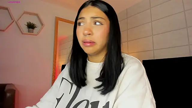 Snapshot of Christine_Laam chatting on 11/19/25, 12:05 Christine Laam online show from 11/19/25, 12:05