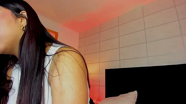 Snapshot of Christine_Laam chatting on 10/27/25, 12:06 Christine Laam online show from 10/27/25, 12:06