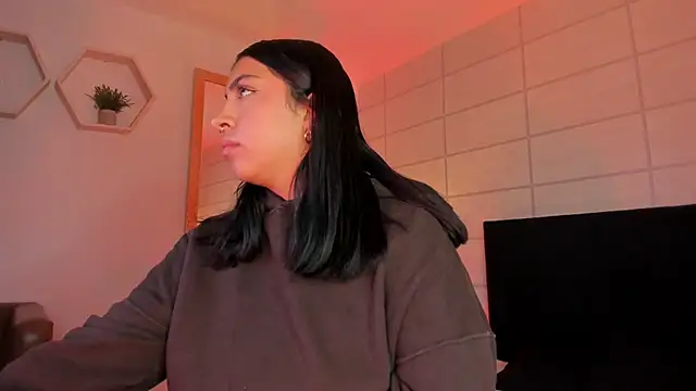 Snapshot of Christine_Laam chatting on 11/26/25, 12:05 Christine Laam online show from 11/26/25, 12:05