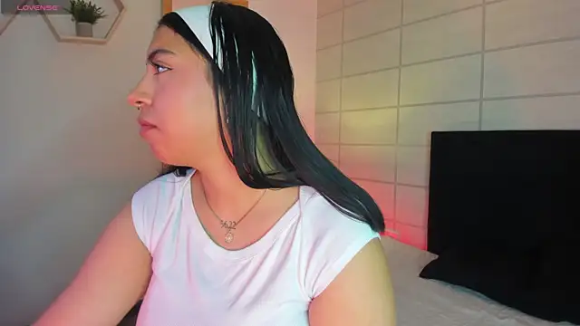 Snapshot of Christine_Laam chatting on 11/27/25, 12:16 Christine Laam online show from 11/27/25, 12:16