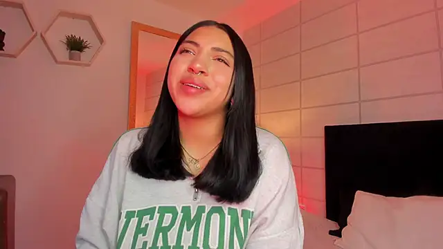 Snapshot of Christine_Laam chatting on 12/01/25, 12:17 Christine Laam online show from 12/01/25, 12:17