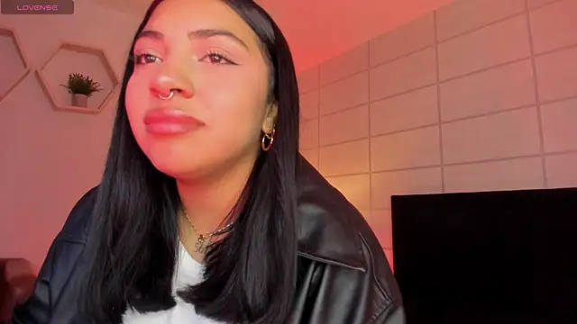 Snapshot of Christine_Laam chatting on 12/15/25, 12:00 Christine Laam online show from 12/15/25, 12:00