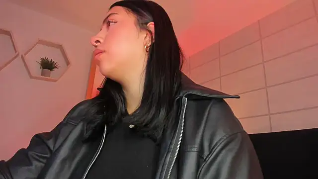 Snapshot of Christine_Laam chatting on 12/02/25, 12:18 Christine Laam online show from 12/02/25, 12:18