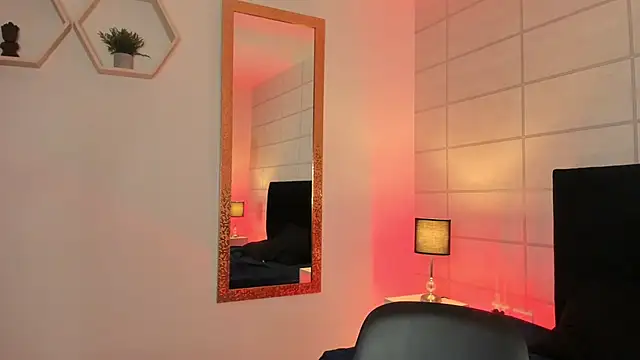 Snapshot of Christine_Laam chatting on 10/10/25, 12:06 Christine Laam online show from 10/10/25, 12:06
