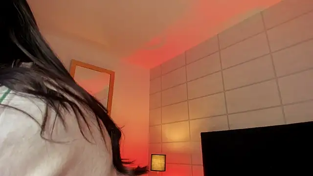 Snapshot of Christine_Laam chatting on 11/05/25, 12:08 Christine Laam online show from 11/05/25, 12:08