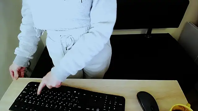 LaimaV  online show from 10/27/25, 08:59