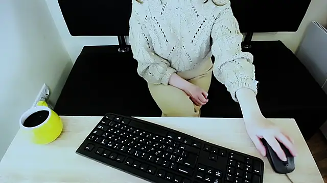 LaimaV  online show from 10/28/25, 08:57