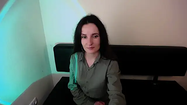 Snapshot of LaimaV_ chatting on 10/11/25, 12:06 LaimaV online show from 10/11/25, 12:06