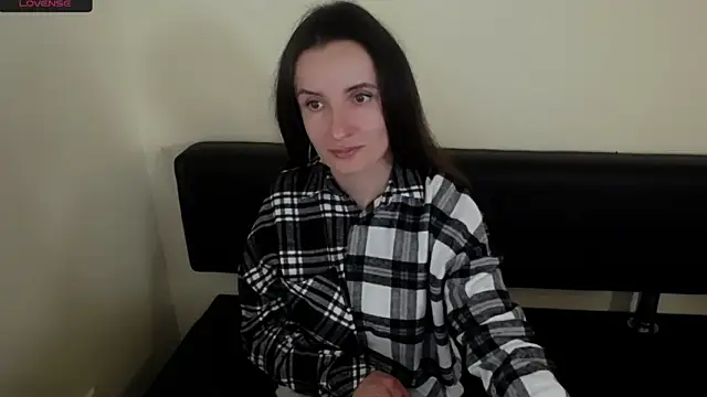 Snapshot of LaimaV_ chatting on 10/03/25, 02:18 LaimaV online show from 10/03/25, 02:18