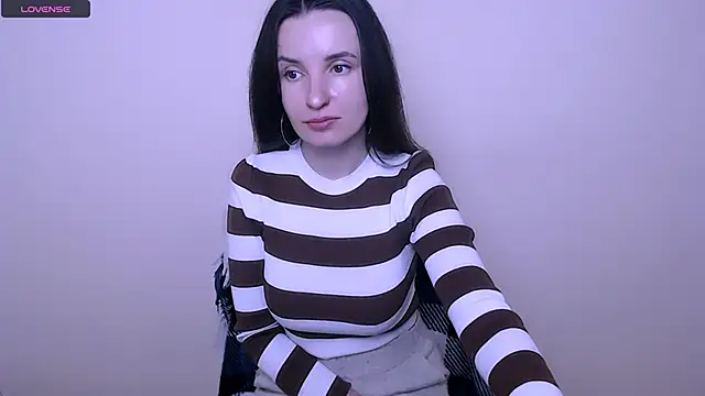 LaimaV  online show from 11/25/25, 10:59