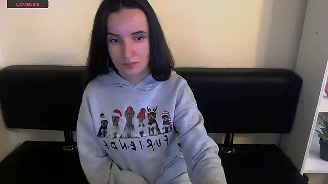 Snapshot of LaimaV_ chatting on 12/20/24, 05:40 LaimaV online show from 12/20/24, 05:40