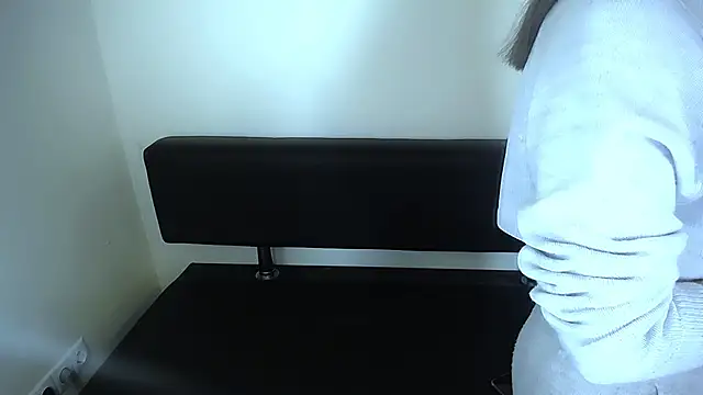 LaimaV  online show from 11/14/25, 01:04