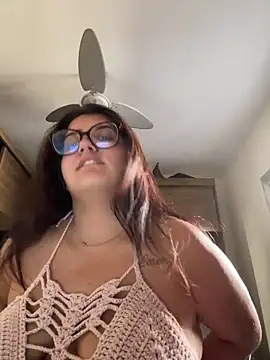 Snapshot of isa_ofc2024 chatting on 12/31/24, 12:36 isa ofc2024 online show from 12/31/24, 12:36