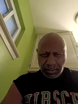 Snapshot of yasohw chatting on 11/27/25, 01:00 yasohw online show from 11/27/25, 01:00