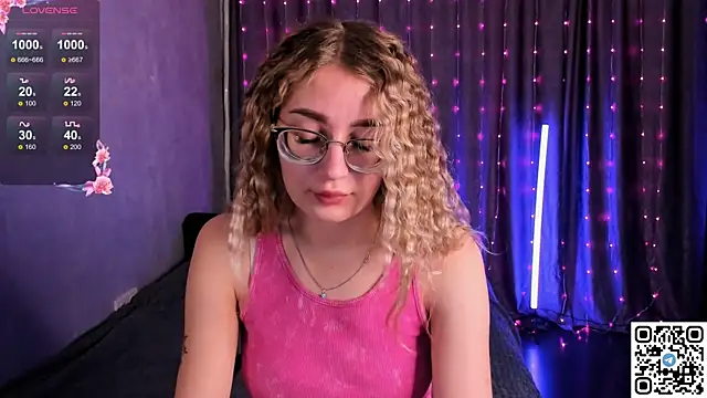 Snapshot of LivyyBossom chatting on 02/16/25, 05:37 LivyyBossom online show from 02/16/25, 05:37