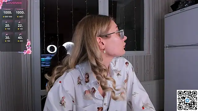 Snapshot of LivyyBossom chatting on 01/07/25, 08:31 LivyyBossom online show from 01/07/25, 08:31