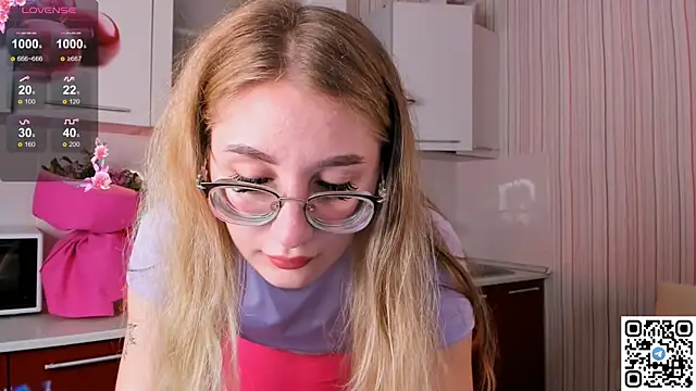 Snapshot of LivyyBossom chatting on 02/04/25, 07:00 LivyyBossom online show from 02/04/25, 07:00