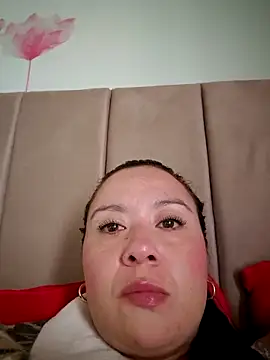 Snapshot of RenataSexy_ chatting on 10/15/25, 04:37 RenataSexy online show from 10/15/25, 04:37
