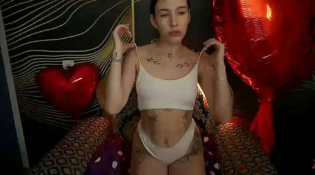 Snapshot of NikkiGoldSide chatting on 03/01/25, 05:05 NikkiGoldSide online show from 03/01/25, 05:05