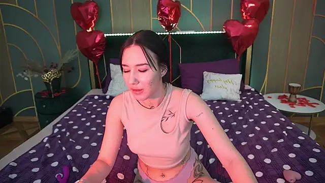 Snapshot of NikkiGoldSide chatting on 03/02/25, 08:03 NikkiGoldSide online show from 03/02/25, 08:03