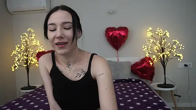 Snapshot of NikkiGoldSide chatting on 03/03/25, 01:45 NikkiGoldSide online show from 03/03/25, 01:45
