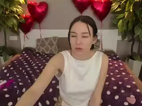 Snapshot of NikkiGoldSide chatting on 02/28/25, 04:54 NikkiGoldSide online show from 02/28/25, 04:54
