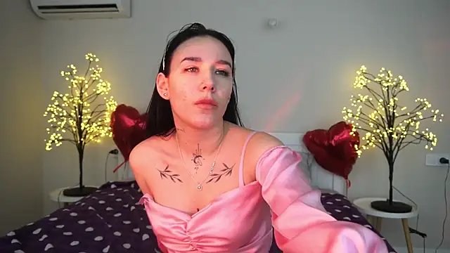 Snapshot of NikkiGoldSide chatting on 03/08/25, 07:09 NikkiGoldSide online show from 03/08/25, 07:09