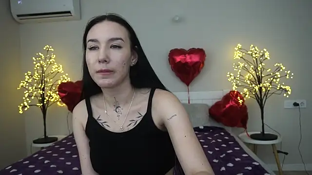 Snapshot of NikkiGoldSide chatting on 03/03/25, 07:49 NikkiGoldSide online show from 03/03/25, 07:49