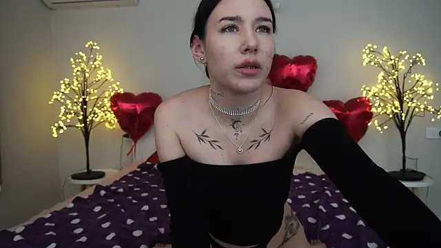 Snapshot of NikkiGoldSide chatting on 02/26/25, 08:25 NikkiGoldSide online show from 02/26/25, 08:25