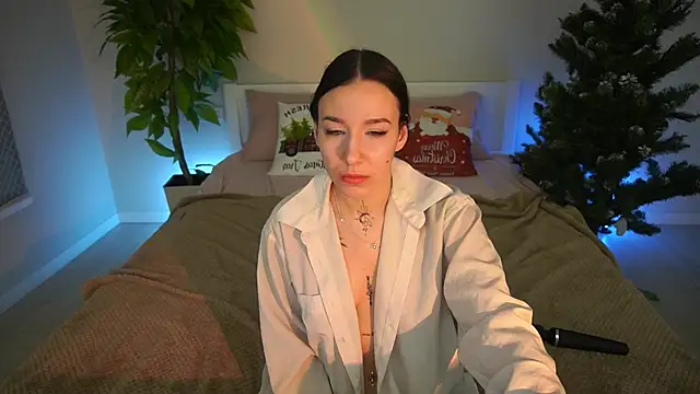 Snapshot of NikkiGoldSide chatting on 01/10/26, 06:53 NikkiGoldSide online show from 01/10/26, 06:53