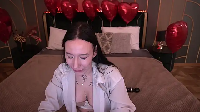 Snapshot of NikkiGoldSide chatting on 02/11/26, 12:32 NikkiGoldSide online show from 02/11/26, 12:32