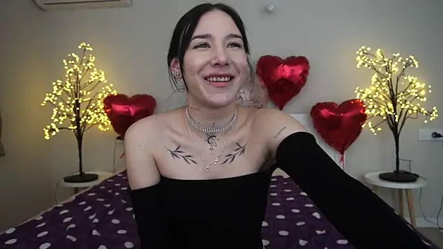 Snapshot of NikkiGoldSide chatting on 02/26/25, 05:21 NikkiGoldSide online show from 02/26/25, 05:21