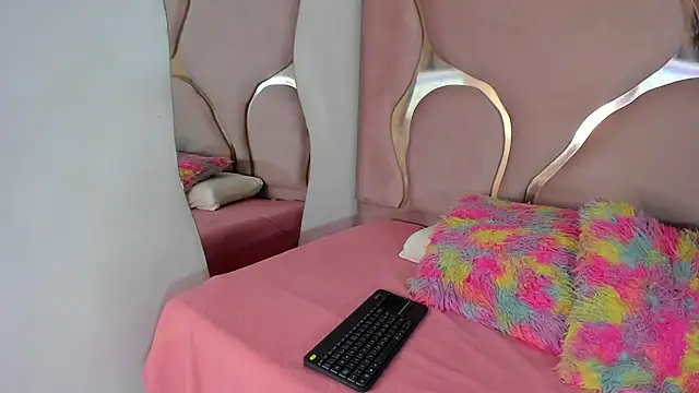 Snapshot of Sofia-candyht chatting on 05/05/26, 08:56 Sofia-candyht online show from 05/05/26, 08:56