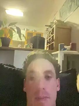 Snapshot of bradleyjamesmc chatting on 02/13/25, 04:28 bradleyjamesmc online show from 02/13/25, 04:28