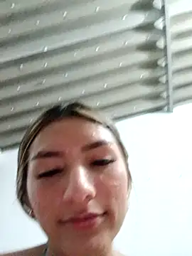 Snapshot of GIRL_DONCELLA chatting on 12/23/24, 12:25 GIRL DONCELLA online show from 12/23/24, 12:25