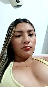 Snapshot of GIRL_DONCELLA chatting on 02/14/25, 01:13 GIRL DONCELLA online show from 02/14/25, 01:13