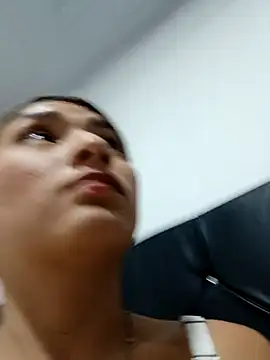 Snapshot of GIRL_DONCELLA chatting on 02/17/25, 10:05 GIRL DONCELLA online show from 02/17/25, 10:05